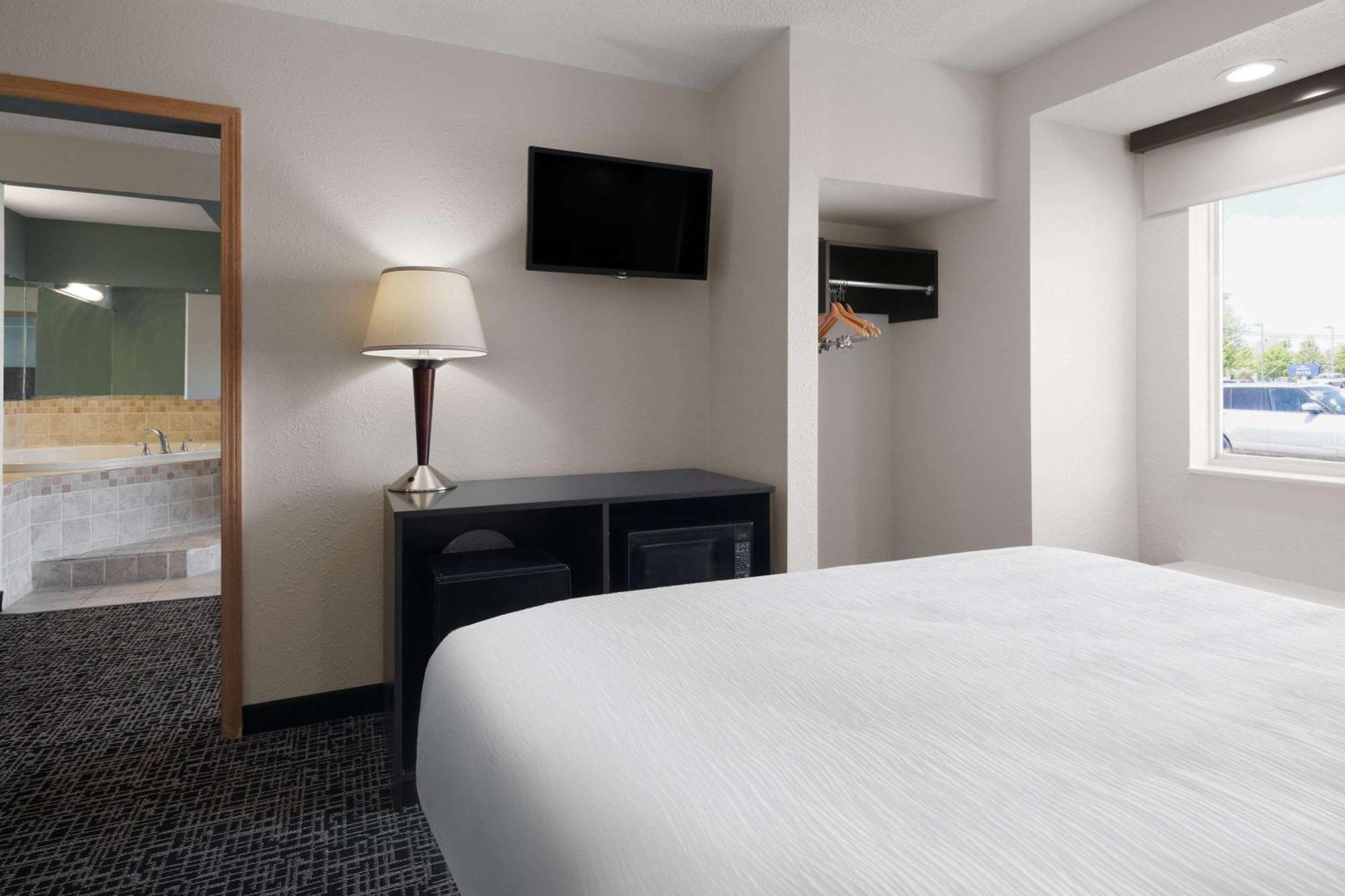 Baymont By Wyndham Boardman Hotel Luaran gambar